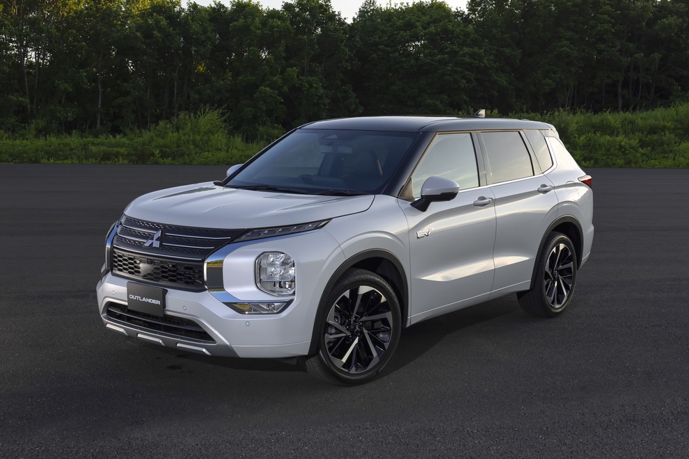 Mitsubishi Outlander PHEV 2022 lộ diện trước ngày ra mắt - 2 Mitsubishi Outlander PHEV 2022 lộ diện trước ngày ra mắt - 2