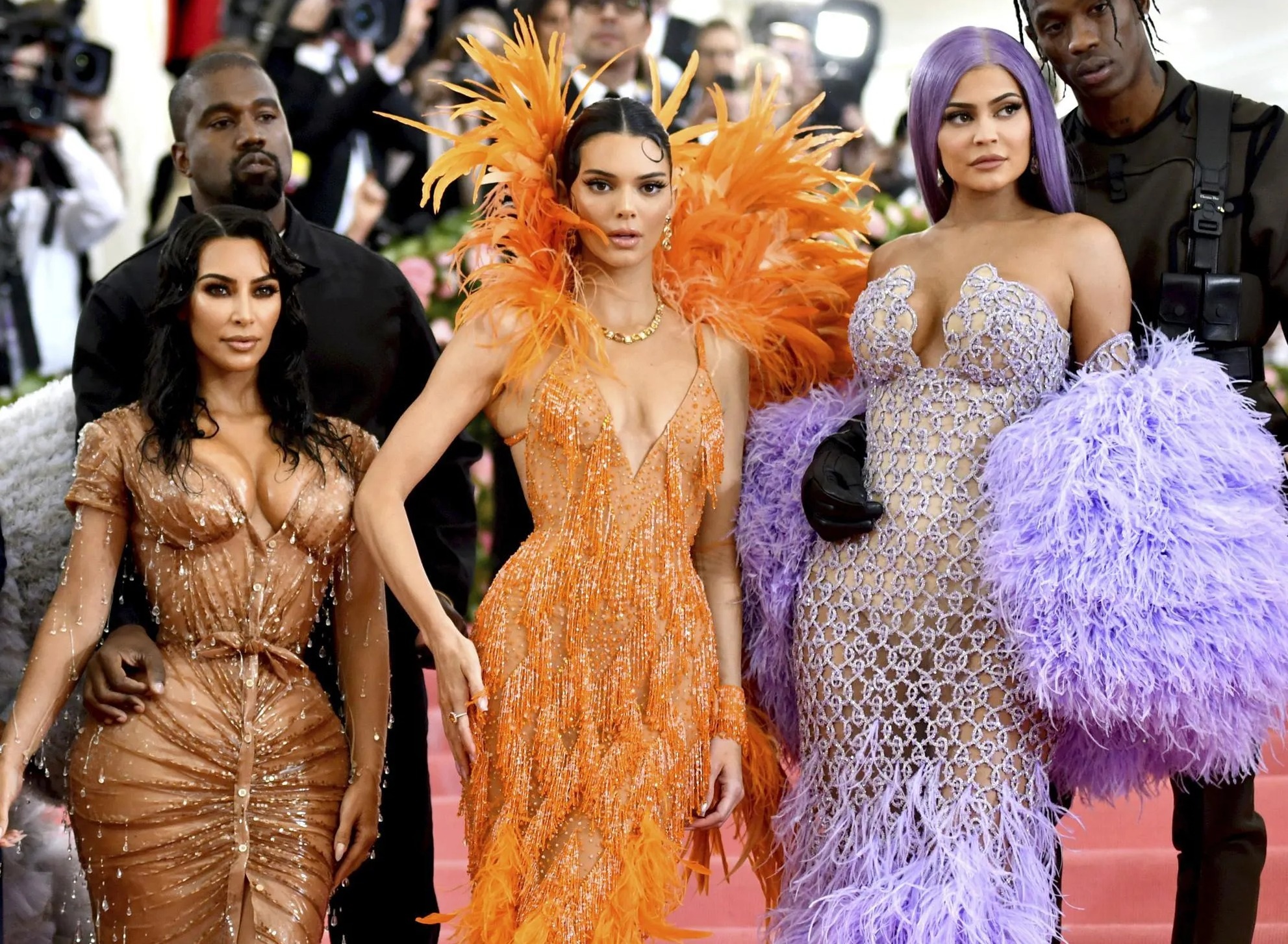 Vé dự tiệc Met gala giá bao nhiêu?