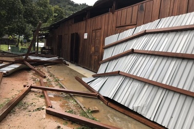 Bão giật tung mái trường, thầy trò Lấp Loa mơ lớp học kiên cố