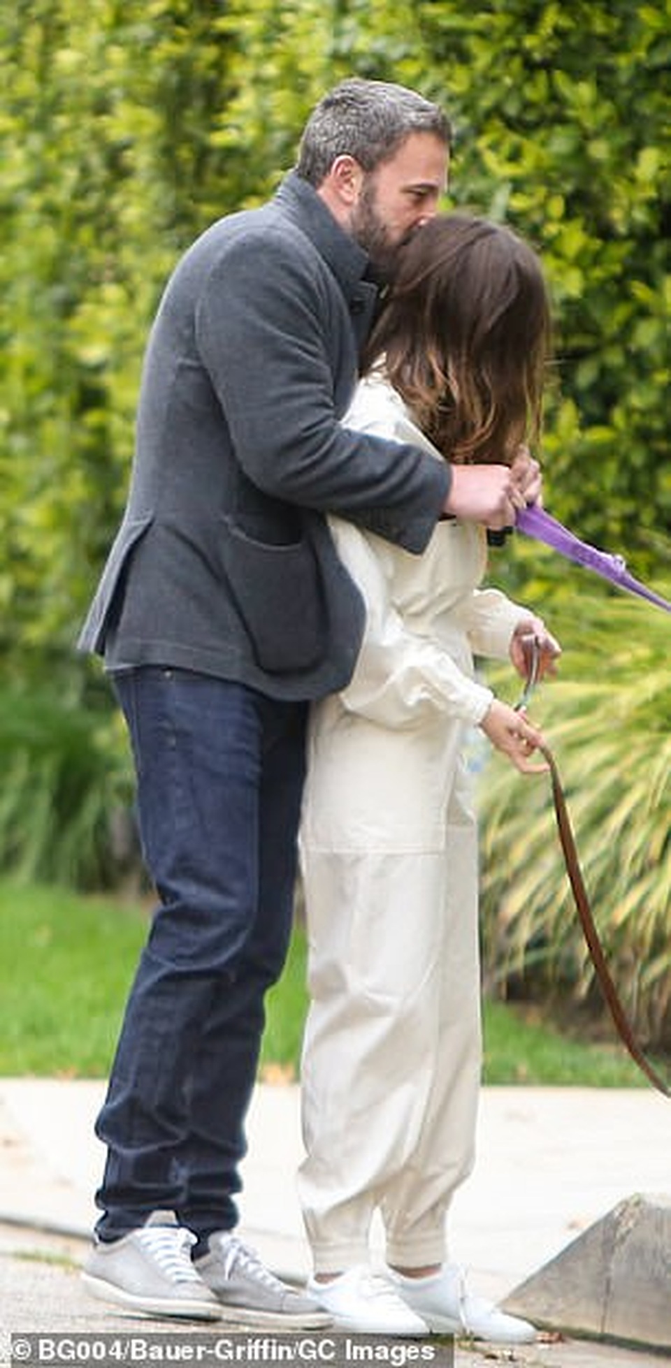 Ben Affleck hạnh phúc bên bạn gái trẻ đẹp - 3 Ben Affleck hạnh phúc bên bạn gái trẻ đẹp - 3