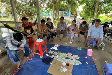 Cảnh sát triệt xóa 2 sới bạc, thu giữ trên trăm triệu đồng