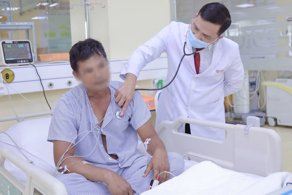 Người đàn ông dọn vườn bị ong vò vẽ đốt hơn 50 vết - 1 Người đàn ông dọn vườn bị ong vò vẽ đốt hơn 50 vết - 1