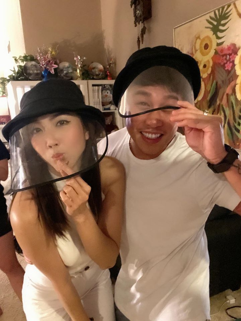 Cuộc sống hậu ly hôn của Ngọc Quyên giữa “tâm dịch của thế giới” - 3 Cuộc sống hậu ly hôn của Ngọc Quyên giữa “tâm dịch của thế giới” - 3