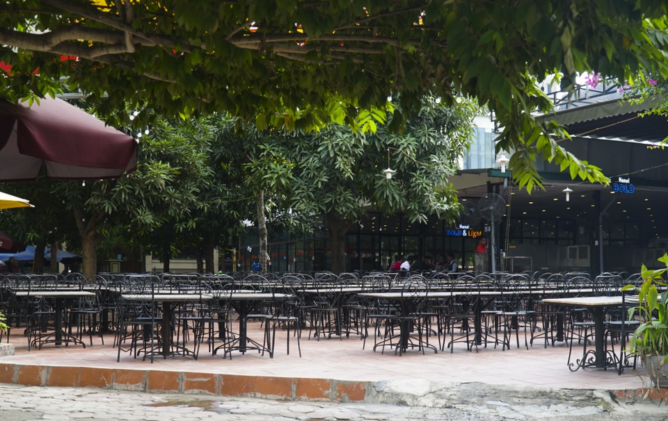 Hà Nội: Quán nhậu đìu hiu vắng khách, thất thu sau Nghị định 100 - 8 Hà Nội: Quán nhậu đìu hiu vắng khách, thất thu sau Nghị định 100 - 8