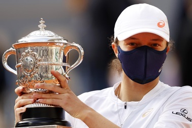 Tay vợt 19 tuổi người Ba Lan Swiatek vô địch Roland Garros