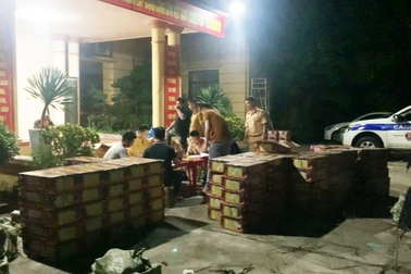 Phát hiện ô tô vận chuyển hơn 1,1 tấn pháo trái phép