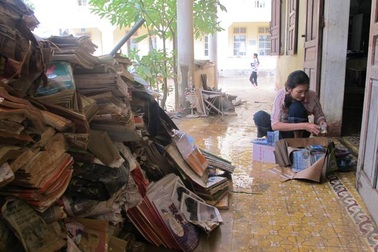 Nghệ An: Hàng ngàn học sinh vùng rốn lũ vẫn chưa thể đến trường