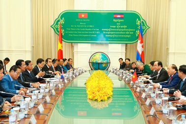 Thủ tướng Nguyễn Xuân Phúc hội đàm với Thủ tướng Campuchia