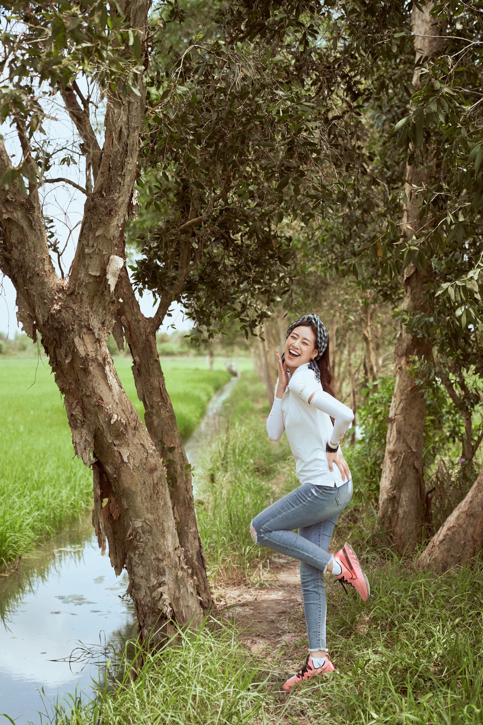 Hoa hậu Khánh Vân khoe mặt mộc xinh đẹp trải nghiệm cuộc sống miền Tây - 6 Hoa hậu Khánh Vân khoe mặt mộc xinh đẹp trải nghiệm cuộc sống miền Tây - 6