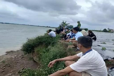 Nỗi buồn 'đắm' dưới lòng sông và sinh mệnh những đứa trẻ vô tội