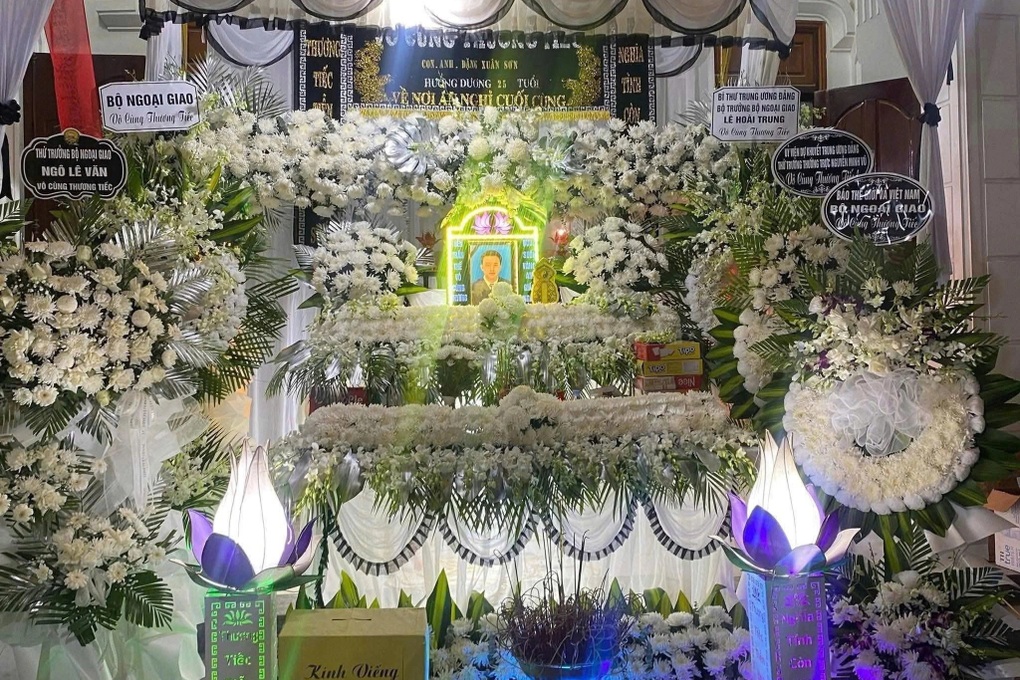 Xót xa tiễn biệt chàng trai về quê nghỉ Tết, tử nạn ngay trước nhà - 1