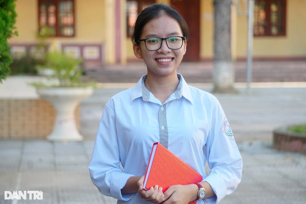 Nữ thủ khoa khối C00 xứ Thanh tiết lộ bí mật ngày còn học phổ thông - 1 Nữ thủ khoa khối C00 xứ Thanh tiết lộ bí mật ngày còn học phổ thông - 1