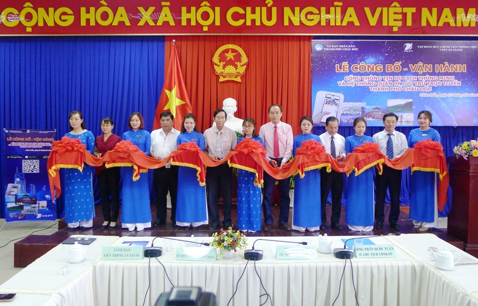 Thành phố đầu tiên ở miền Tây vận hành cổng thông tin du lịch thông minh - 2 Thành phố đầu tiên ở miền Tây vận hành cổng thông tin du lịch thông minh - 2