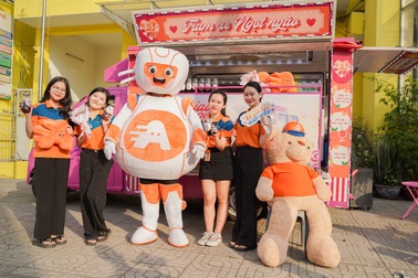 "Trạm xe ngọt ngào" của Ahamove trao yêu thương cho khách hàng và đối tác