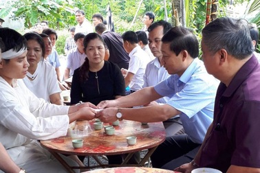 Vừa đi làm được 10 ngày, hai nữ công chức bị đất vùi tử vong