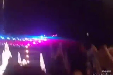 Video: Bắn pháo hoa tại đám cưới con đại gia ở Cà Mau. (Nguồn Facebook).