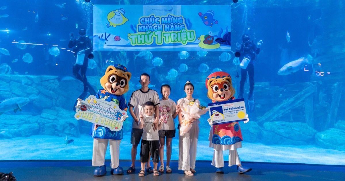 Thủy cung Lotte World Hà Nội đón vị khách thứ 1 triệu