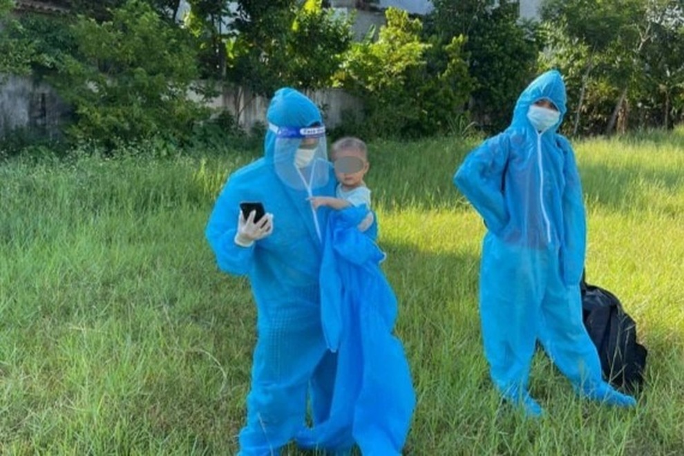 Hai tài xế tình nguyện chở F0: Chỉ biết nhìn vợ con qua cửa kính - 3 Hai tài xế tình nguyện chở F0: Chỉ biết nhìn vợ con qua cửa kính - 3