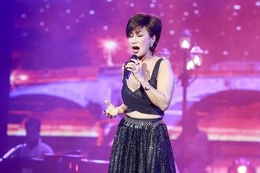 Quang Lê chữa thẹn vì quá mập, Khánh Hà diện đồ gợi cảm ở tuổi 64