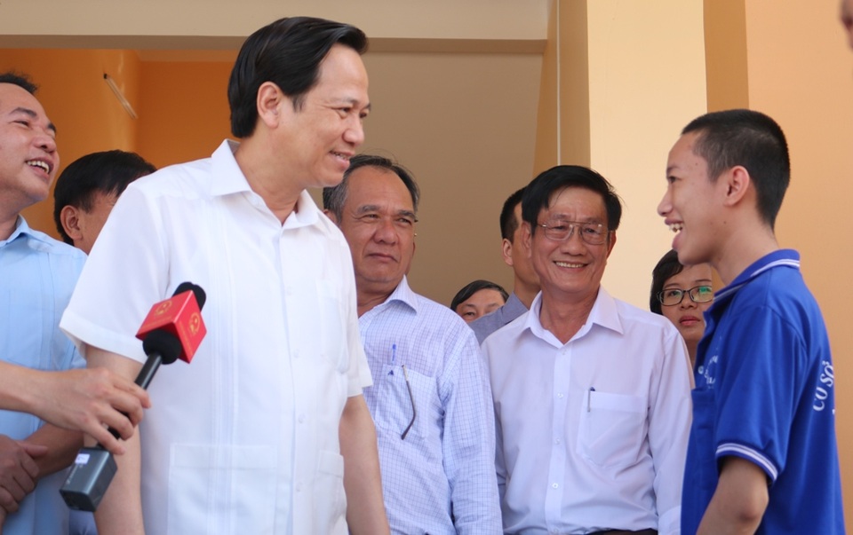 Bộ trưởng Đào Ngọc Dung: Không cứng nhắc khi duyệt hồ sơ liệt sĩ tồn đọng - 1 Bộ trưởng Đào Ngọc Dung: Không cứng nhắc khi duyệt hồ sơ liệt sĩ tồn đọng - 1