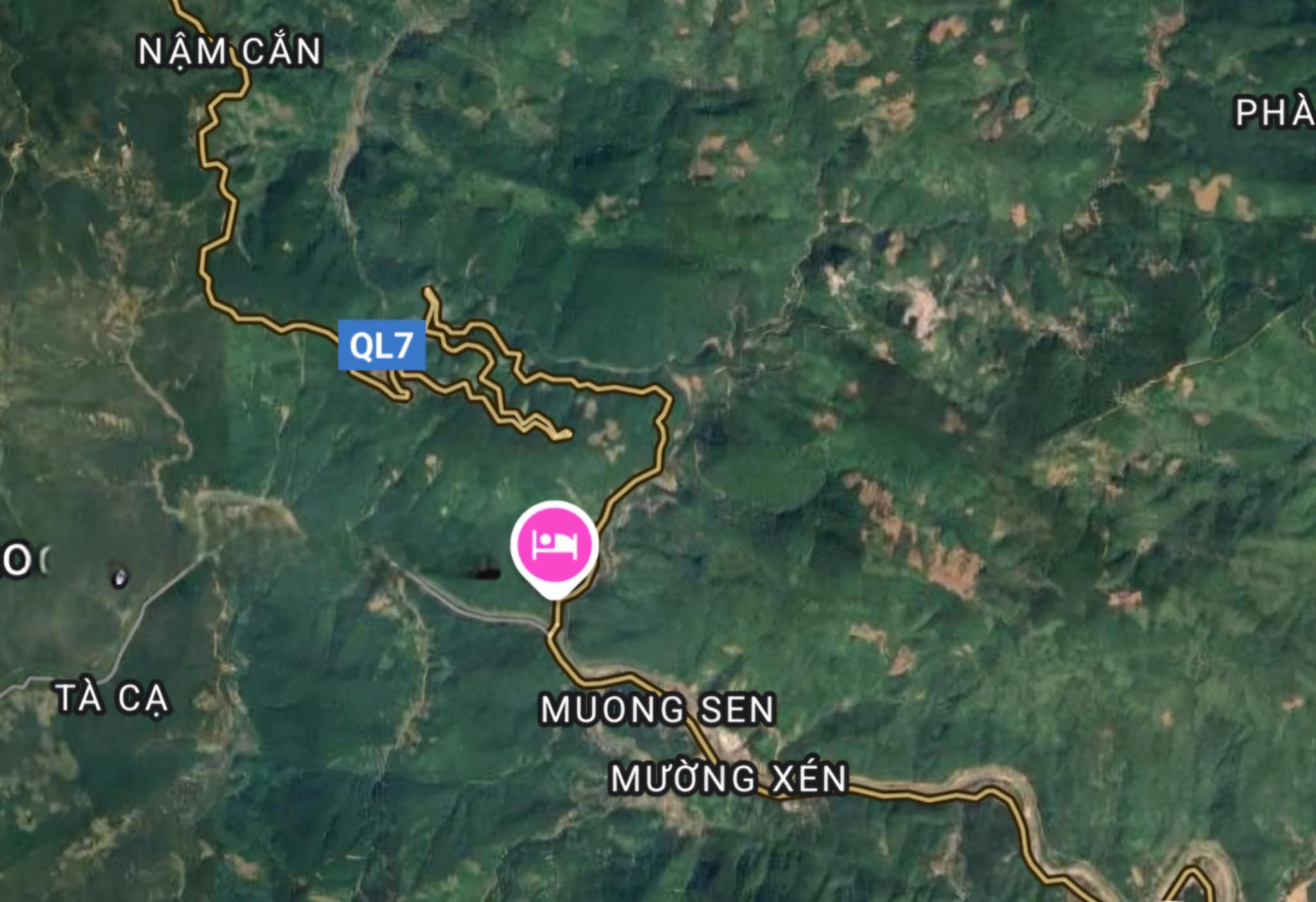 Bùn rác bủa vây, nhà dân xơ xác, bản làng tan hoang khi lũ rút - 16