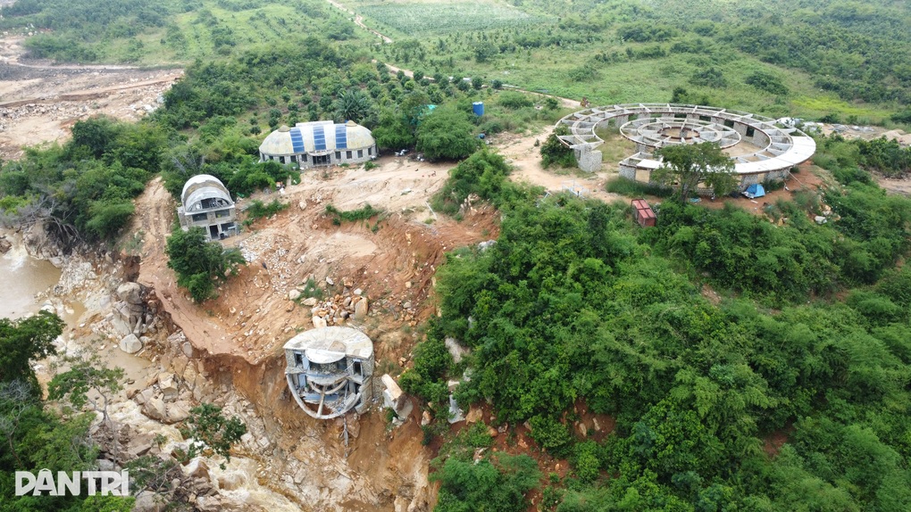 Hồ chứa nước bị vỡ ở Lâm Đồng xây bằng đất đá, không có kè bê tông - 1 Hồ chứa nước bị vỡ ở Lâm Đồng xây bằng đất đá, không có kè bê tông - 1