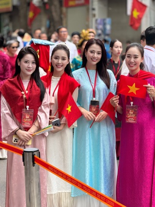 NSND Xuân Bắc đến thăm dàn nghệ sĩ hợp luyện ở Quảng trường Ba Đình - 11