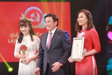 Nữ sinh trường báo xinh xắn là tác giả trẻ tuổi xuất sắc tại Giải Búa liềm vàng 2018