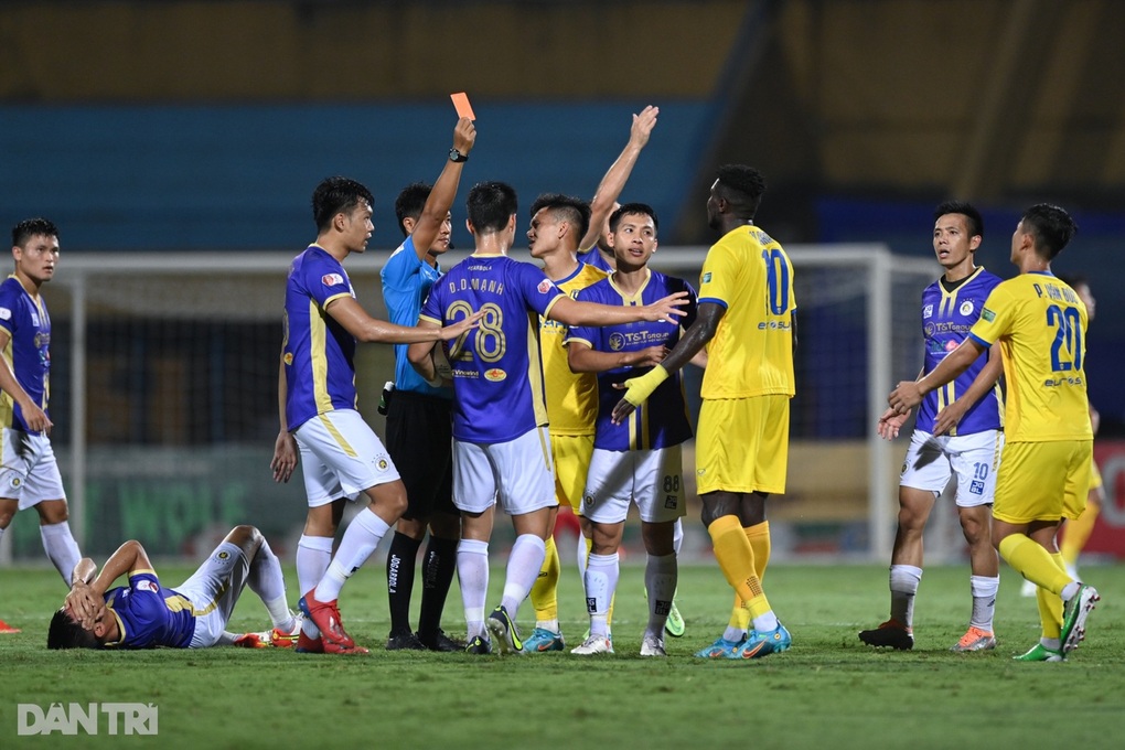 Ban trọng tài VFF: Tấm thẻ đỏ cho Olaha là chính xác - 1 Ban trọng tài VFF: Tấm thẻ đỏ cho Olaha là chính xác - 1