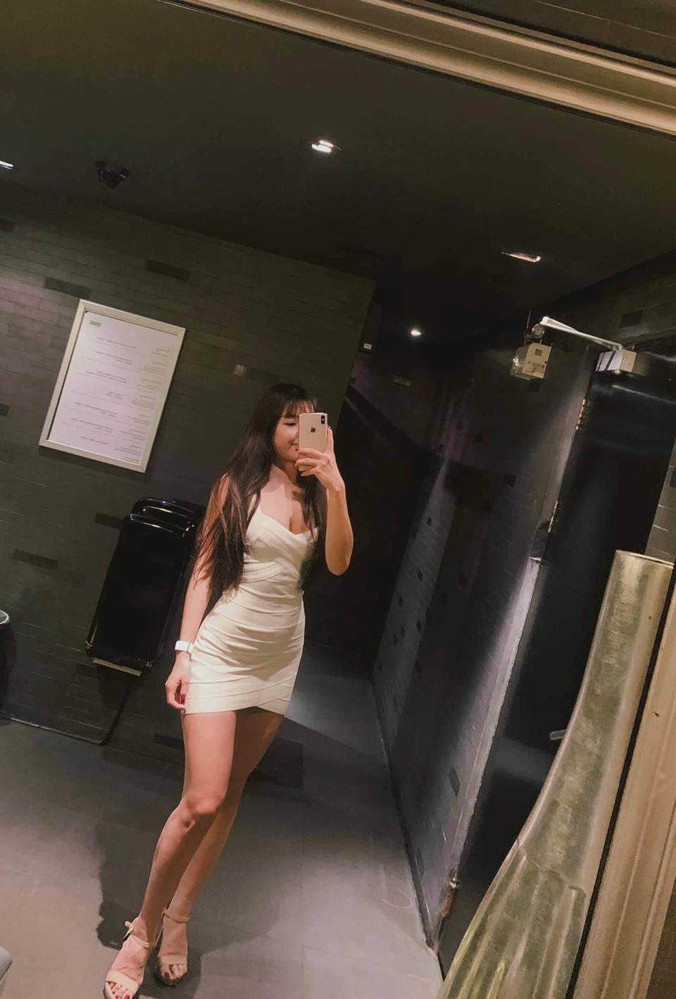 Cặp đôi Văn Lâm - Yến Xuân mê tập gym, vóc dáng đẹp từng centimet - 15 Cặp đôi Văn Lâm - Yến Xuân mê tập gym, vóc dáng đẹp từng centimet - 15