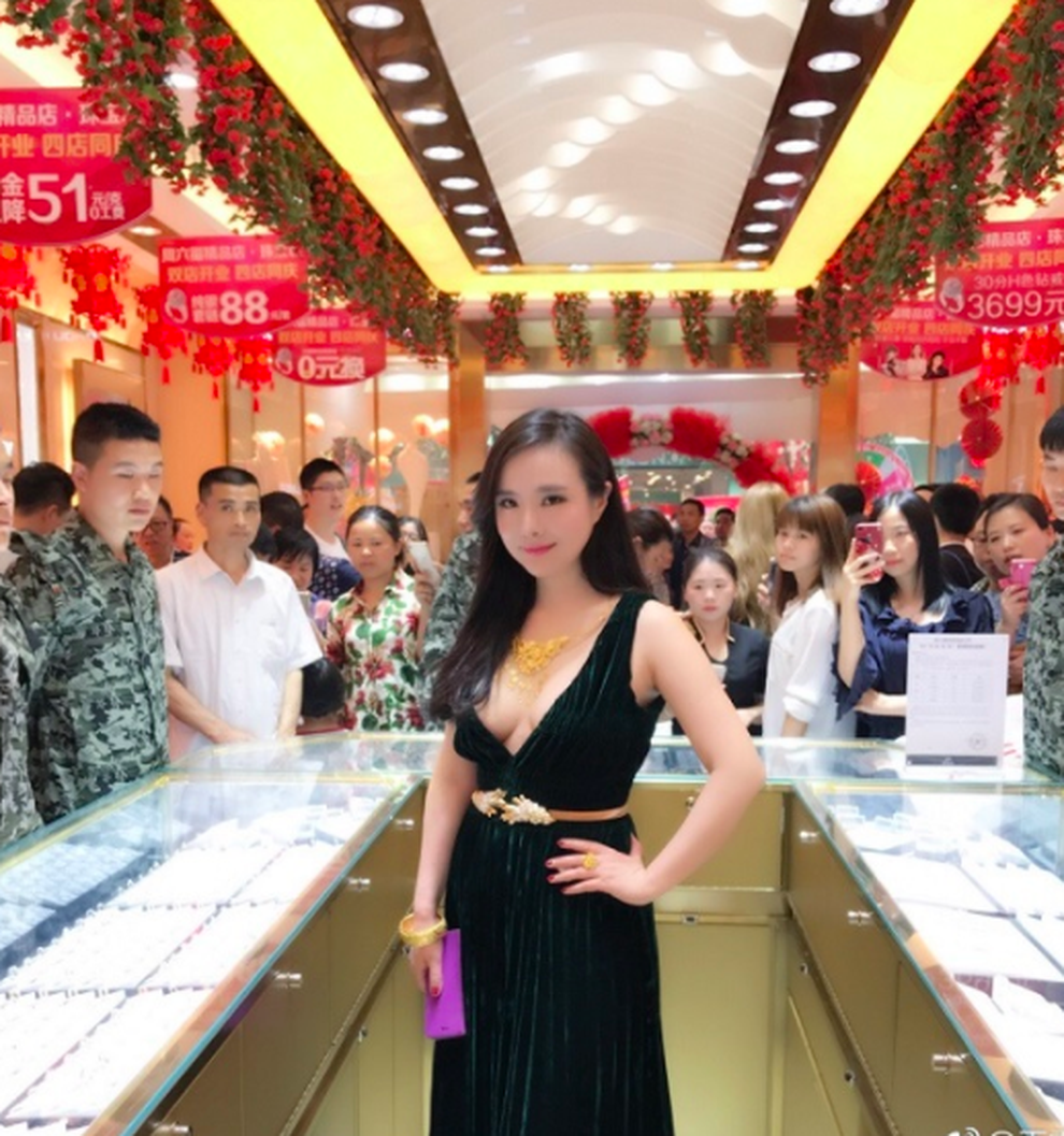 Mỹ nhân thích hở của làng giải trí Hoa ngữ Can Lộ Lộ giờ ra sao? - 2 Mỹ nhân thích hở của làng giải trí Hoa ngữ Can Lộ Lộ giờ ra sao? - 2