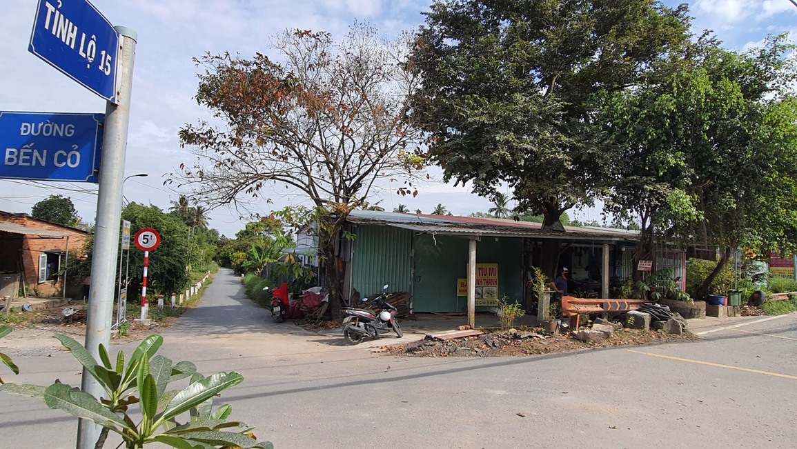 Nam thanh niên bị đánh tới tấp sau cú lao xe vào nhà dân - 2 Nam thanh niên bị đánh tới tấp sau cú lao xe vào nhà dân - 2