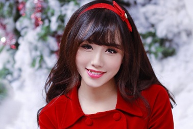 Ảnh Noel xinh "lung linh" của hotgirl Ngân Búng trước khi lên xe hoa