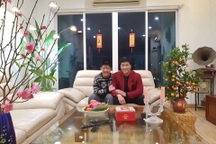 Nghệ sĩ Quốc Tuấn xếp hàng đến 2h chiều mua đồ, kể chuyện Bôm đã biết… yêu