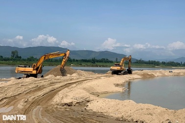Mỏ cát Quảng Ngãi: Giá đấu gần 1,1 triệu đồng/m3, cao gấp 3 lần