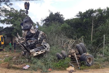 Khởi tố vụ xe bồn đâm xe khách làm 13 người chết ở Lai Châu