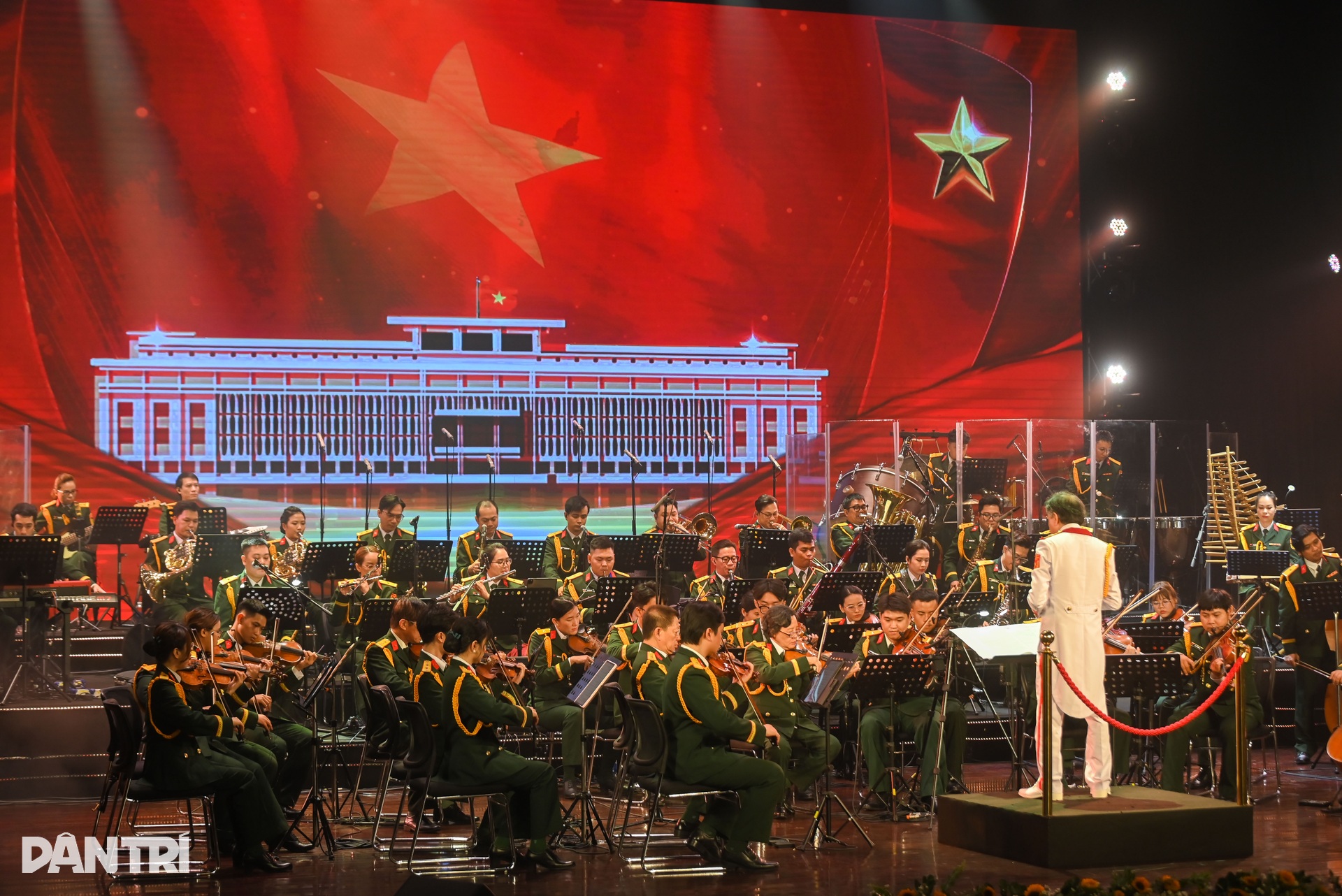 Đêm nhạc Bài ca thống nhất khắc họa dòng chảy lịch sử dân tộc - 5 Đêm nhạc Bài ca thống nhất khắc họa dòng chảy lịch sử dân tộc - 5