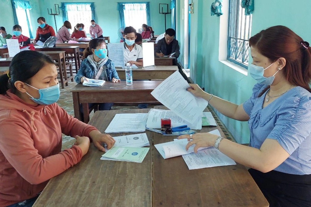 Bàn phương án tạo công ăn việc làm cho người dân về quê tránh dịch - 1 Bàn phương án tạo công ăn việc làm cho người dân về quê tránh dịch - 1
