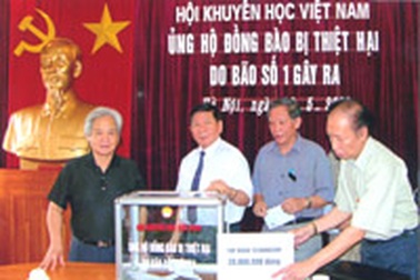 Một người dân ủng hộ đồng bào gặp bão 50 triệu đồng