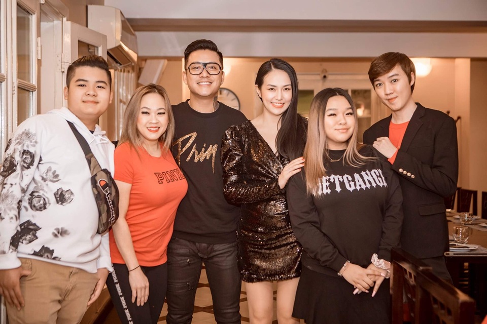 Sau tin đồn bị vợ đòi ly hôn,Tuấn Hưng khoe loạt ảnh hạnh phúc bên vợ con - 5 Sau tin đồn bị vợ đòi ly hôn,Tuấn Hưng khoe loạt ảnh hạnh phúc bên vợ con - 5