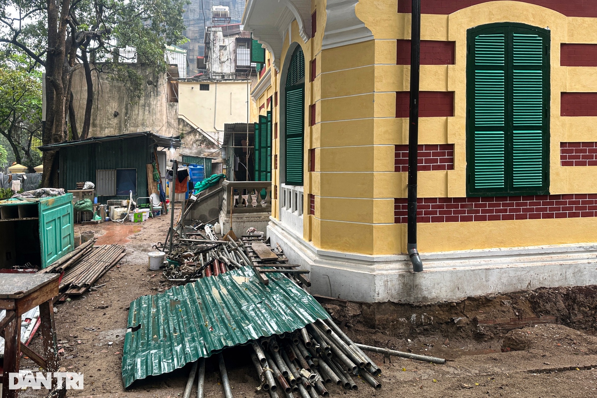Cận cảnh biệt thự Pháp cổ ở Hà Nội được sửa chữa, bảo tồn gần 15 tỷ đồng - 2 Cận cảnh biệt thự Pháp cổ ở Hà Nội được sửa chữa, bảo tồn gần 15 tỷ đồng - 2