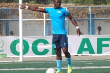 Cầu thủ ở Nigeria qua đời sau pha va chạm trên sân bóng