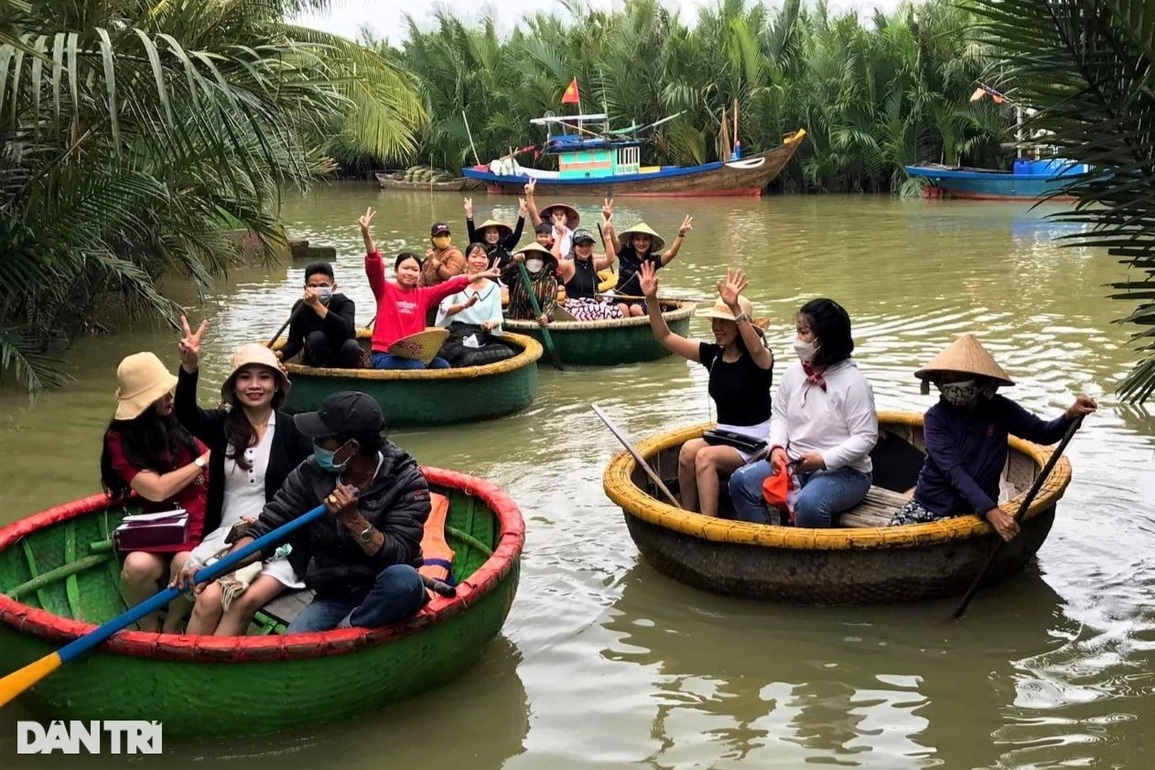 Hàng nghìn du khách đổ về Hội An ngày nghỉ lễ Giỗ Tổ Hùng Vương - 7 Hàng nghìn du khách đổ về Hội An ngày nghỉ lễ Giỗ Tổ Hùng Vương - 7