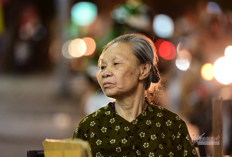 Chàng trai nghèo chở mẹ đi nhặt phế liệu khắp Sài Gòn - 19 Chàng trai nghèo chở mẹ đi nhặt phế liệu khắp Sài Gòn - 19