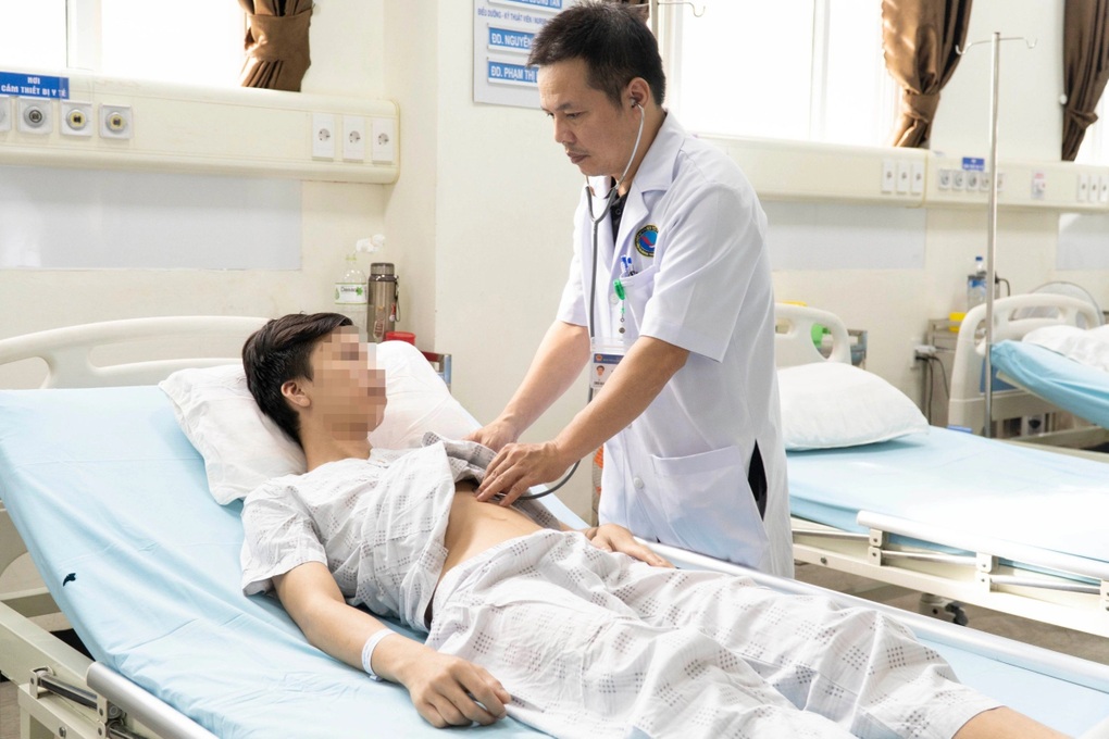 Thanh niên 21 tuổi bỗng dưng đau ngực phải, phát hiện bệnh hiếm - 1 Thanh niên 21 tuổi bỗng dưng đau ngực phải, phát hiện bệnh hiếm - 1
