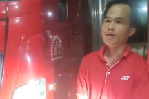 Tài xế tông chết người, kéo nạn nhân vào lề đường rồi bỏ trốn