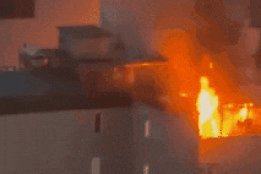 Hỏa hoạn trên tầng thượng của ngôi nhà cao tầng ở Cầu Giấy