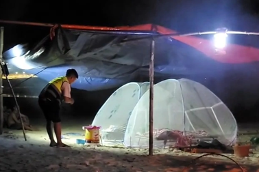 Đi họp lớp đại học, 2 phụ nữ bị sóng biển cuốn tử vong