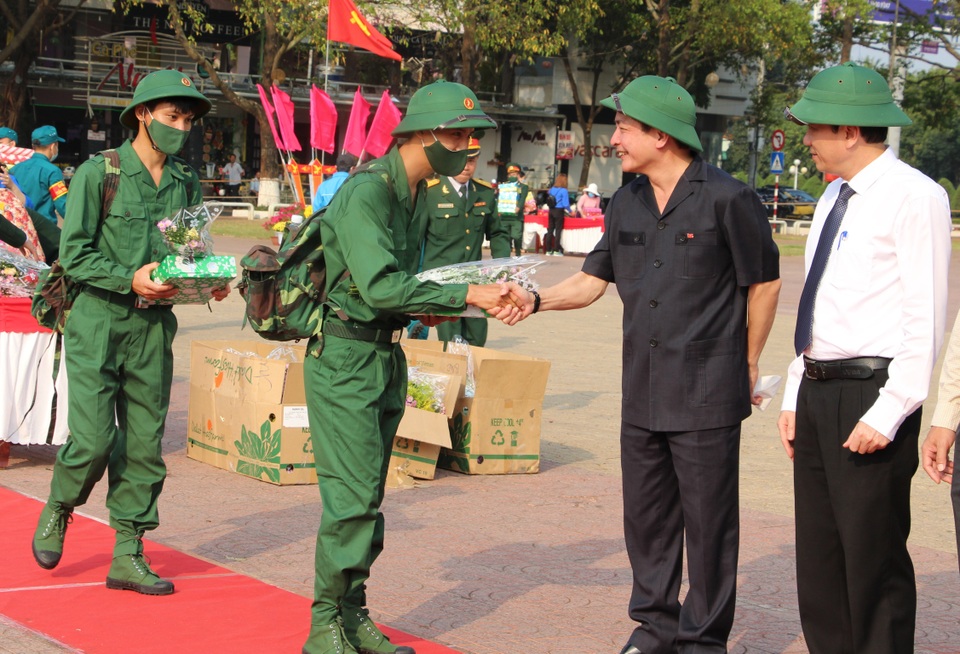 Nữ tân binh nhập ngũ: Nghĩa vụ bảo vệ Tổ quốc không riêng của nam giới - 6 Nữ tân binh nhập ngũ: Nghĩa vụ bảo vệ Tổ quốc không riêng của nam giới - 6