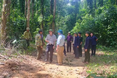 Tìm thấy thi thể 2 người đi rừng bị lũ cuốn trôi